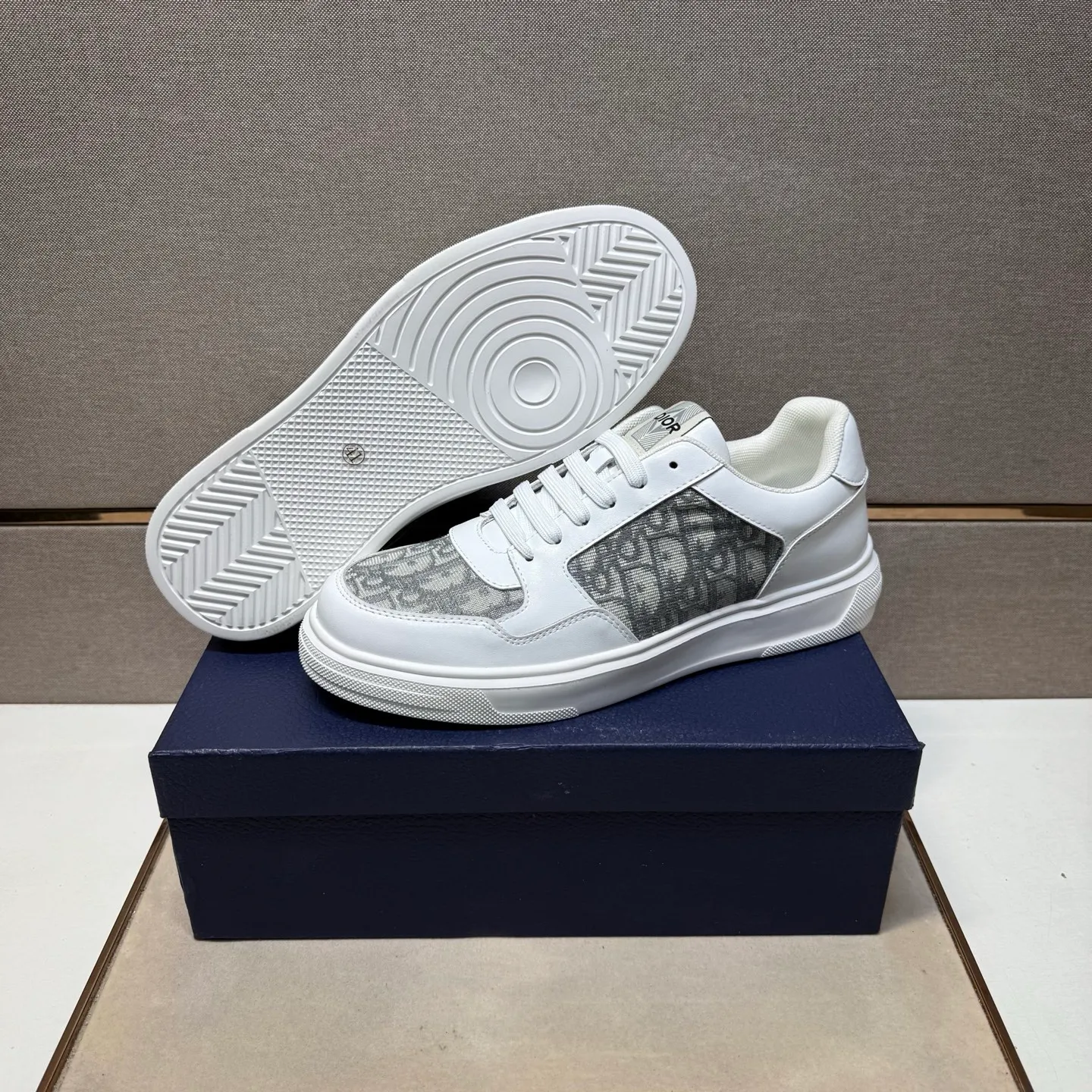 ⬛️Men's shoes 💰p400 [Dior~] Men's casual shoes 2025z cabinet sales simultaneously 🔶Size: 38-44 #️⃣ 🔷2 colors🔜The upper is made of multi-material splicing➕Mesh lining, comfortable and breathable, sole: original comfortable and wear-resistant outsole, ⚠️real thing📱photographed🎬real thing is better📢📢📢